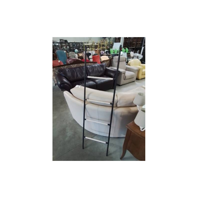 ECHELLE SÈCHE SERVIETTES MÉTAL NOIR ET BOIS CLAIR 4 BARREAUX 