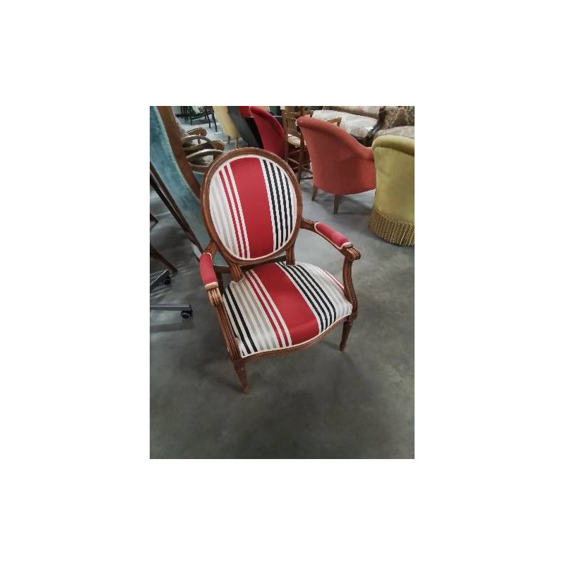 FAUTEUIL MÉDAILLON BOIS CLAIR CAPITONNÉ TISSU A RAYURES ROUGE ECRU NOIR STYLE LOUIS XVI