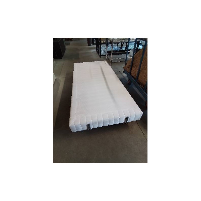 SOMMIER TAPISSER A LATTES SUR ROULETTES 