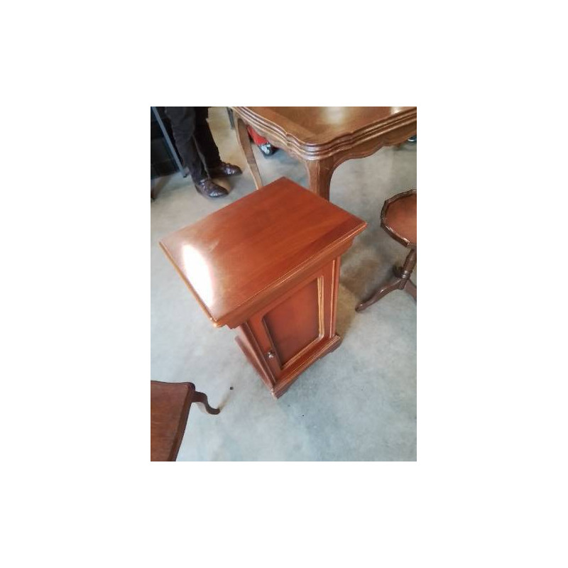 CHEVET BOIS CLAIR MOULURÉ 1 TIROIR 1 PORTE STYLE LOUIS PHILIPPE 