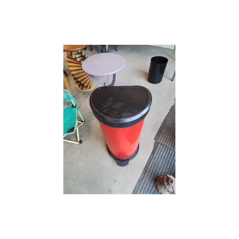 POUBELLE A PÉDALE RESINE ROUGE ET NOIR CURVER