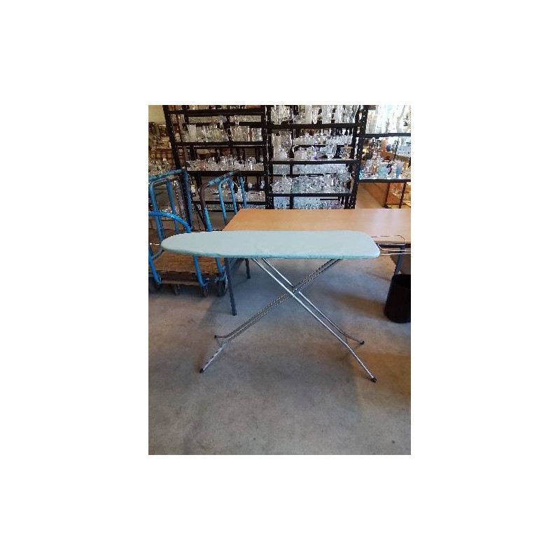 TABLE A REPASSER MÉTAL GRIS ET TISSU BLEU