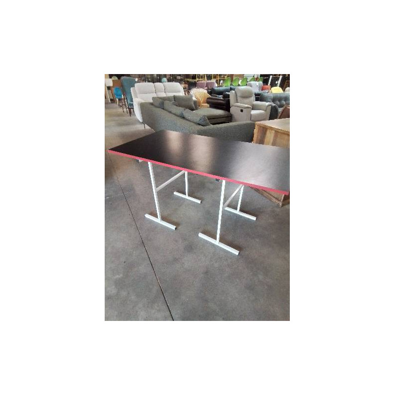 TABLE RECTANGULAIRE BOIS NOIR SUR TRETAUX MÉTAL BLANC