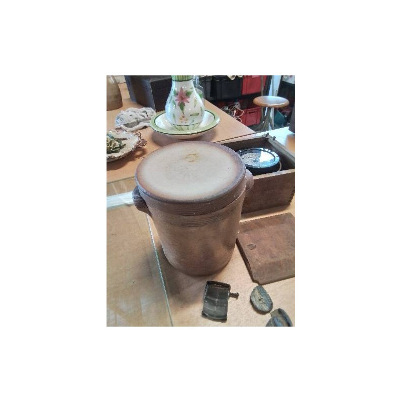 POT A SALER A OREILLES ET COUVERCLE GRÈS VERNISSÉ