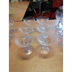 8 COUPES A CHAMPAGNE...