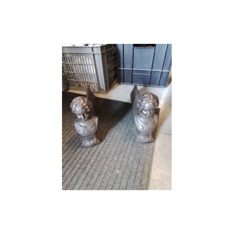 PAIRE DE CHENETS ANTHROPOMORPHE FONTE L’AMOUR VAINQUEUR 