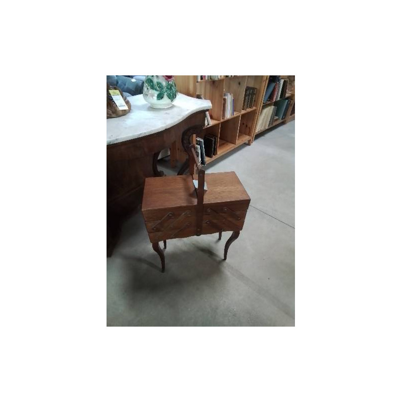 TRAVAILLEUSE PIEDS GALBÉS STYLE RÉGENCE 