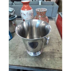 SEAU A CHAMPAGNE GUY...