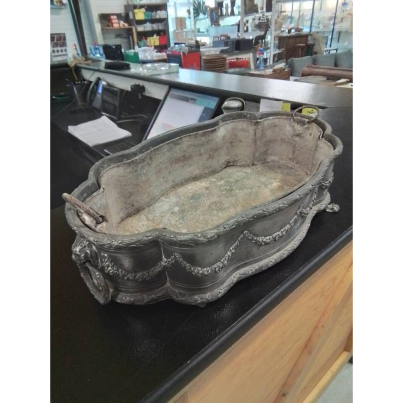 JARDINIÈRE A TÊTES DE LION ETAIN XIXE EN L\'ÉTAT 