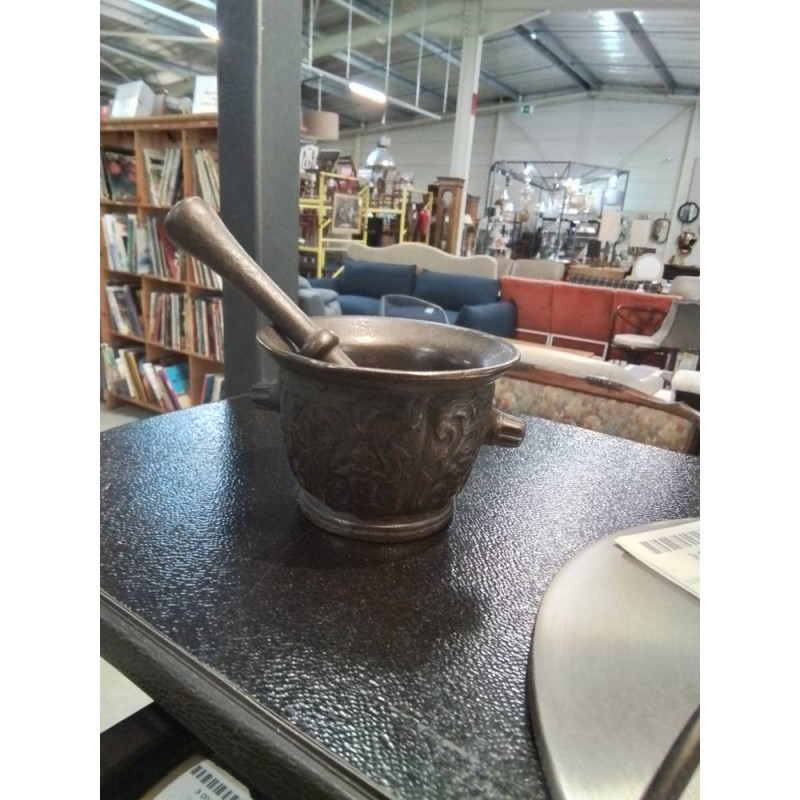 MORTIER ET PILON BRONZE DÉCOR DE PUTTIS DE FRISES ET D’ORNEMENTS RENAISSANCE ATTRIBUÉ A ABRAHAM LEBO