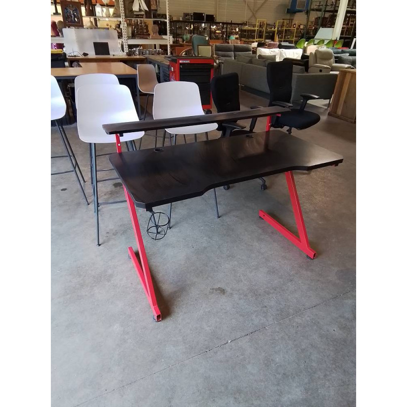 BUREAU GAMING METAL ROUGE ET BOIS NOIR A GRADIN 