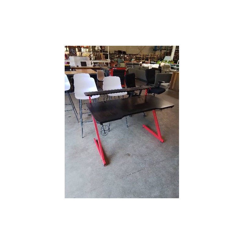 BUREAU GAMING METAL ROUGE ET BOIS NOIR A GRADIN 