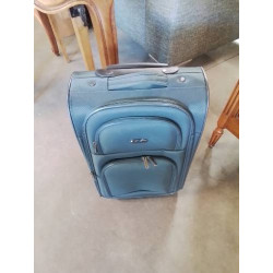 VALISE SOUPLE A ROULETTES...