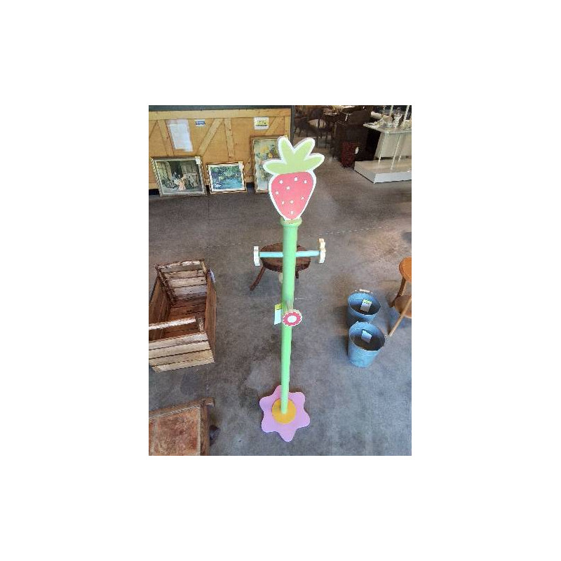 PORTE MANTEAU ENFANT BOIS VERT AUX FRAISES 