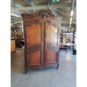 ARMOIRE DE MARIAGE CHÊNE SCULPTÉ AU PANIER ET AUX COLOMBES DÉBUT XXE