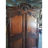 ARMOIRE DE MARIAGE CHÊNE SCULPTÉ AU PANIER ET AUX COLOMBES DÉBUT XXE