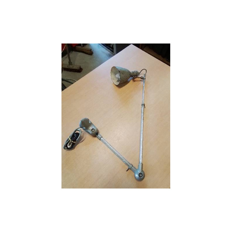LAMPE D’ATELIER MÉTAL ET RÉSINE 2 BRAS ARTICULÉS SPOT ORIENTABLE ANNÉES 50 EN L\'ÉTAT 