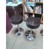 TABOURET DE BAR ROND PIÈTEMENT METAL CHROMÉ ASSISE PU MARRON 