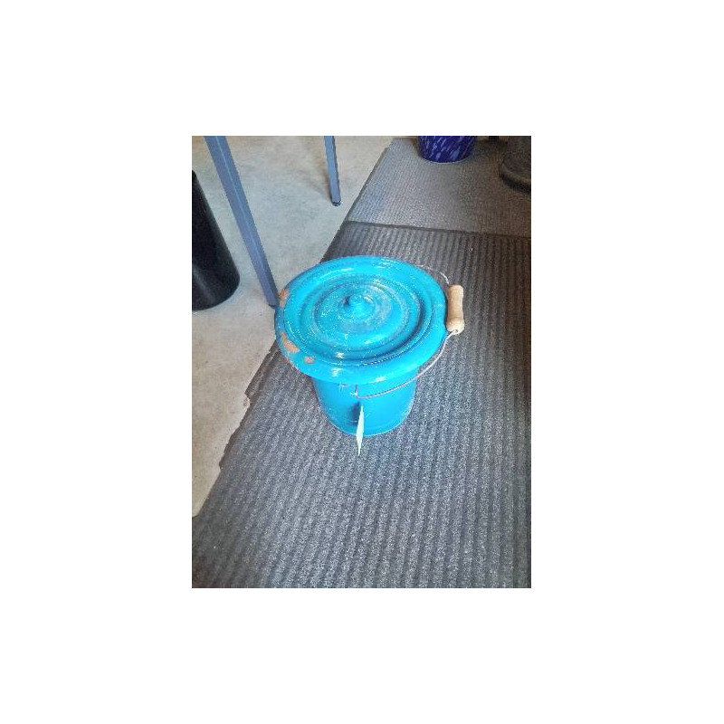 POT DE CHAMBRE TOLE ÉMAILLÉE BLEU MILIEU XXE