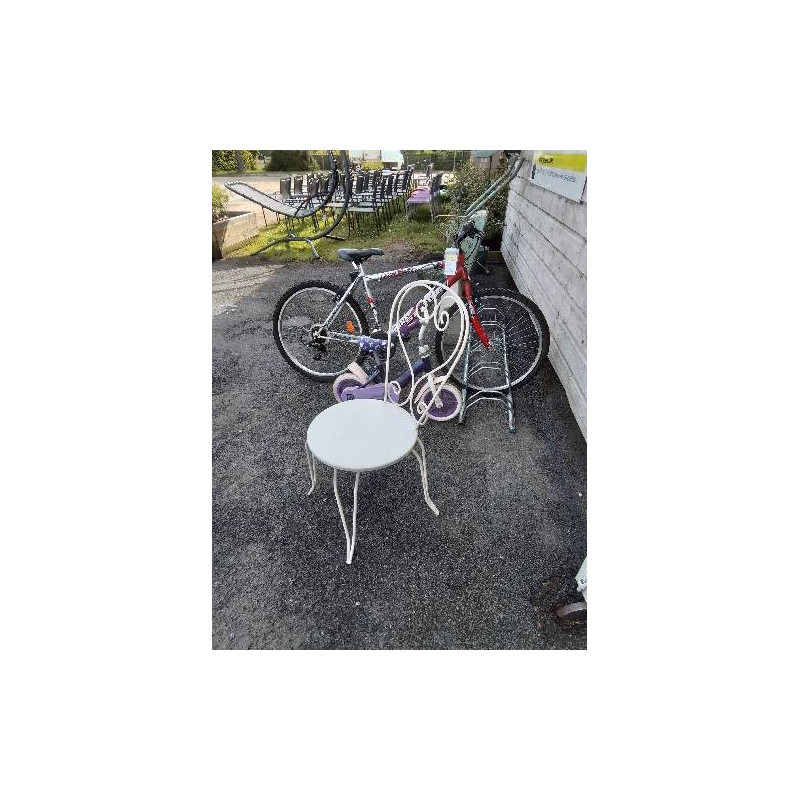 CHAISE FER FORGÉ CINTRÉ BLANC MILIEU XXE
