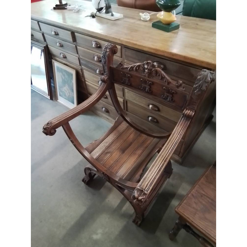 FAUTEUIL DAGOBERT BOIS SCULPTÉ AU LION ET FEUILLES D’ACANTHES DÉBUT XXE