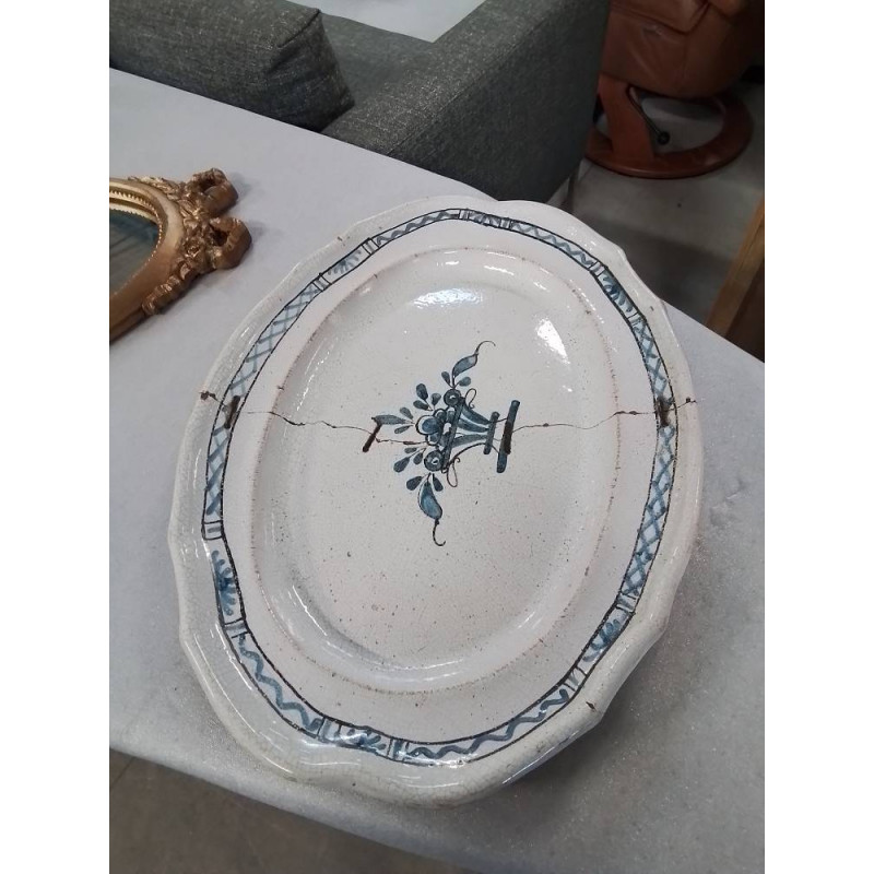PLAT OVALE CUL NOIR FIN XIXE EN L\'ÉTAT 