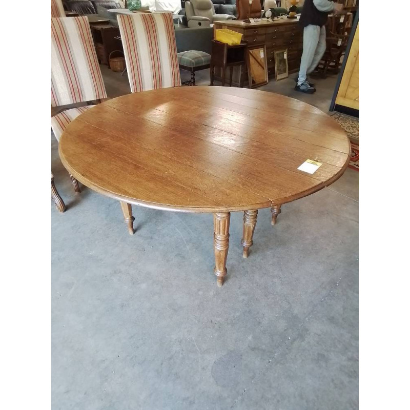 TABLE RONDE A ABATTANTS 6 PIEDS (S’OUVRE A 218CM VENDUE SANS RALLONGE)135X72CM