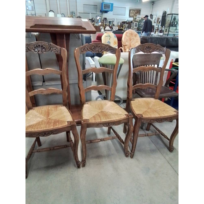 3 CHAISES BOIS PAILLÉ A ENTRETOISE DOSSIER CHANTOURNÉ STYLE RÉGENCE COQUILLE 