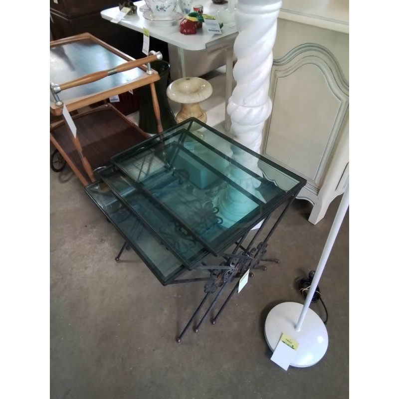 3 TABLES BASSES GIGOGNES PIÈTEMENT FER FORGÉ PLATEAUX VERRE ANNÉES 50