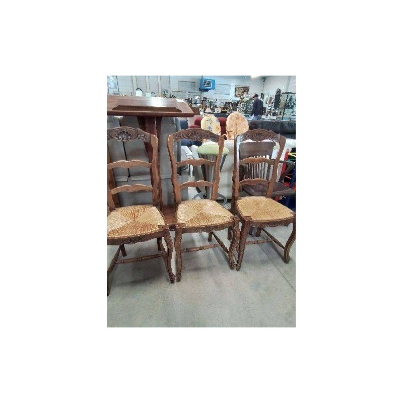3 CHAISES BOIS PAILLÉ A ENTRETOISE DOSSIER CHANTOURNÉ STYLE RÉGENCE COQUILLE 
