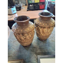 PAIRE DE VASES AUX...
