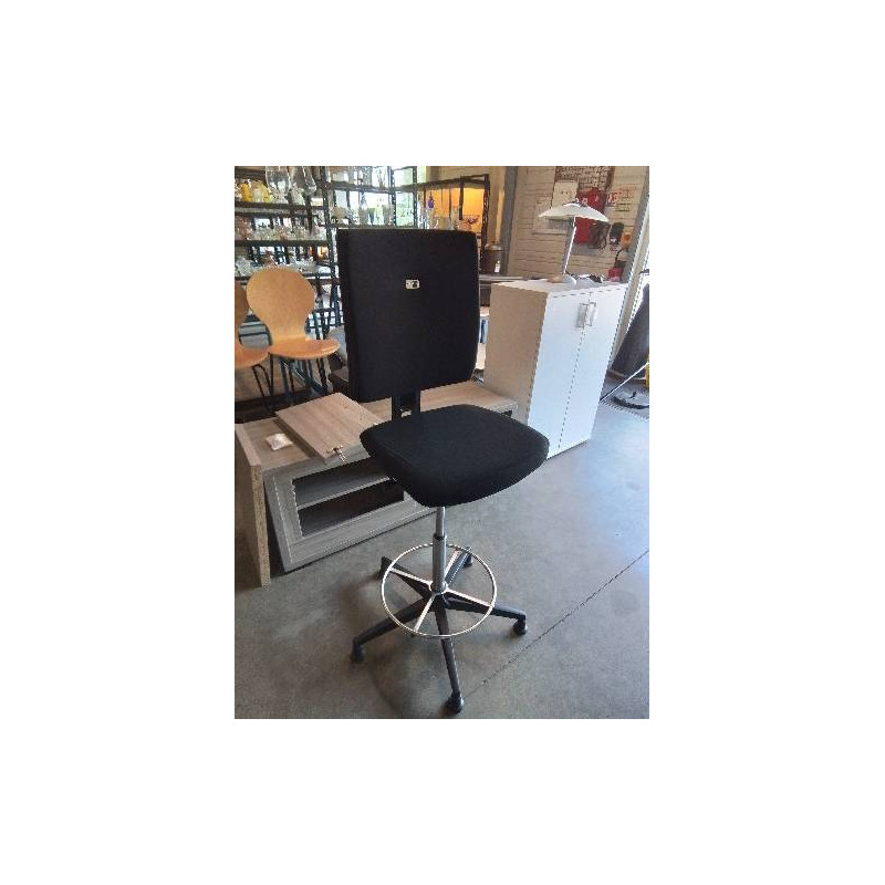 TABOURET D’ATELIER A ROULETTES PIVOTANT RESINE ET TISSU NOIR DOSSIER RÉGLABLE 