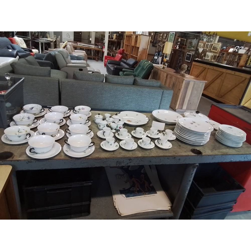 SERVICE 74 PIECES PORCELAINE DE LIMOGES AU TREFLE