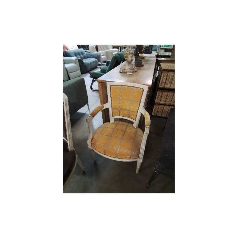 CABRIOLET BOIS ECRU ASSISE ET DOSSIER CAPITONNÉ TISSU JAUNE STYLE LOUIS XVI