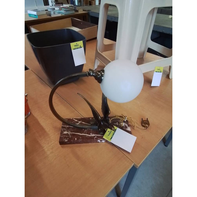 LAMPE A L’AIGLE ART DÉCO MÉTAL DORÉ VERRE BLANC SOCLE MARBRE ROUGE 