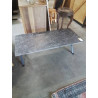 TABLE BASSE RECTANGULAIRE PIÈTEMENT FER FORGÉ NOIR PLATEAU MARBRE NOIR ANNÉES 50