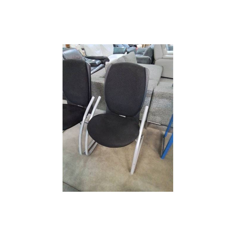 FAUTEUIL D’ACCEUIL EUROSIT PIÈTEMENT MÉTAL GRIS ASSISE ET DOSSIER TISSU NOIR