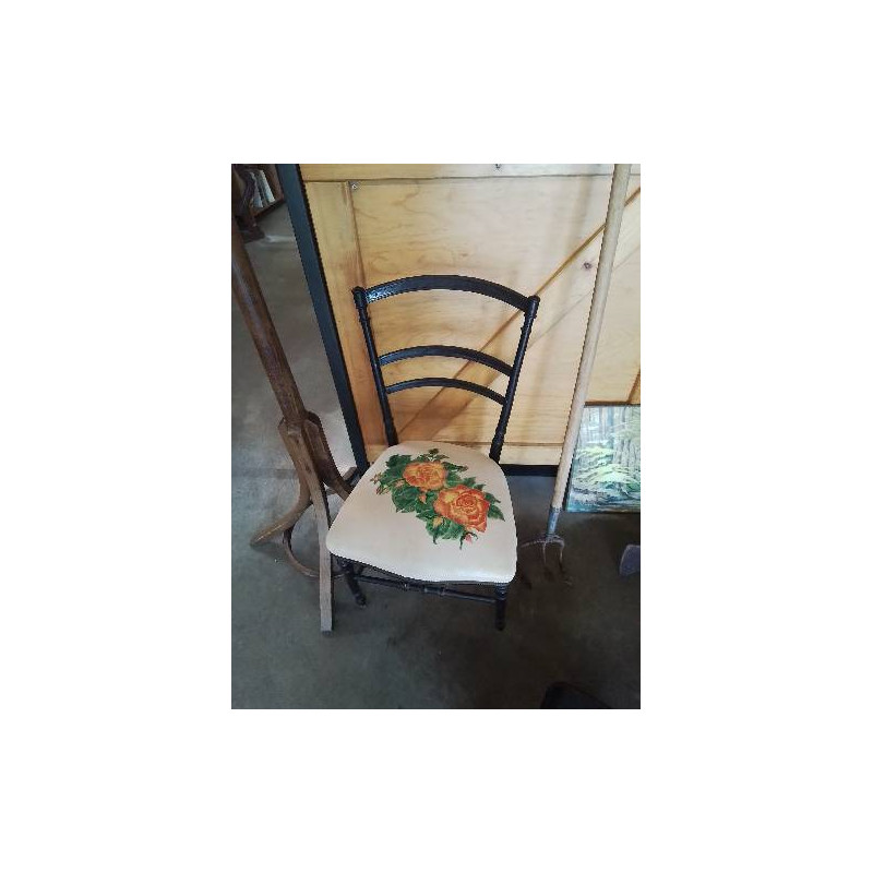 CHAISE NAPOLÉON III BOIS NOIRCI ASSISE TISSU ECRU AUX ROSES ORANGES