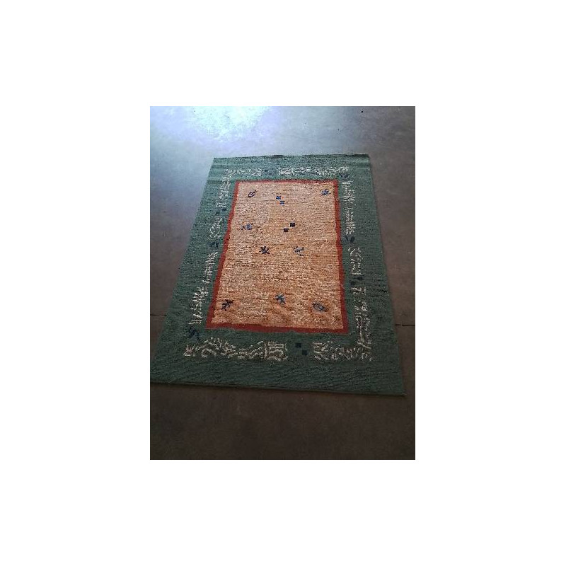 TAPIS VERT ORANGÉ DÉCOR ÉCRITURE ASIATIQUE 167X121CM