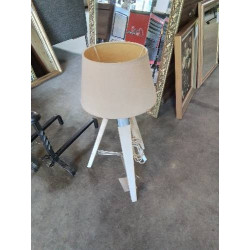 LAMPE BOIS PIED TRIPODE AJ...
