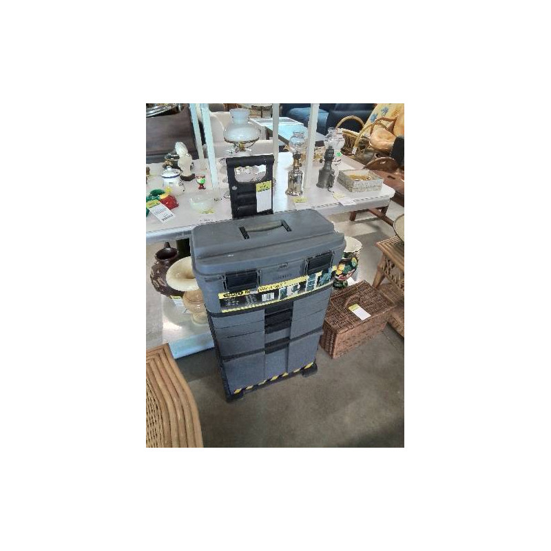 SERVANTE A OUTILS A ROULETTES RESINE STANLEY 