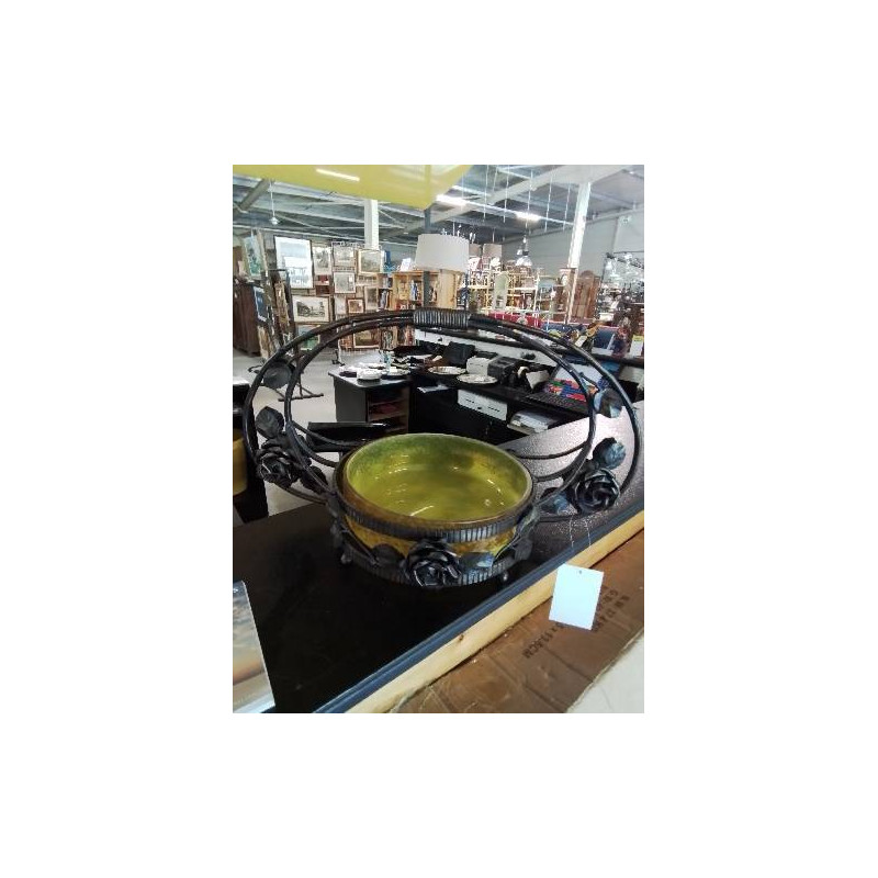 CENTRE DE TABLE ART DECO FER FORGÉ DÉCOR AUX ROSE ET PATE DE VERRE JAUNE