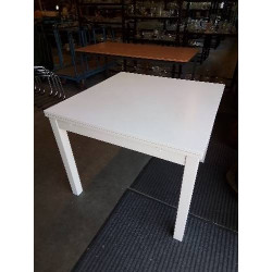 TABLE CARRÉE EXTENSIBLE...