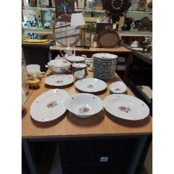 SERVICE DE TABLE PORCELAINE...