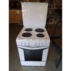 CUISINIÈRE ÉLECTRIQUE 4 FEUX INDESIT 