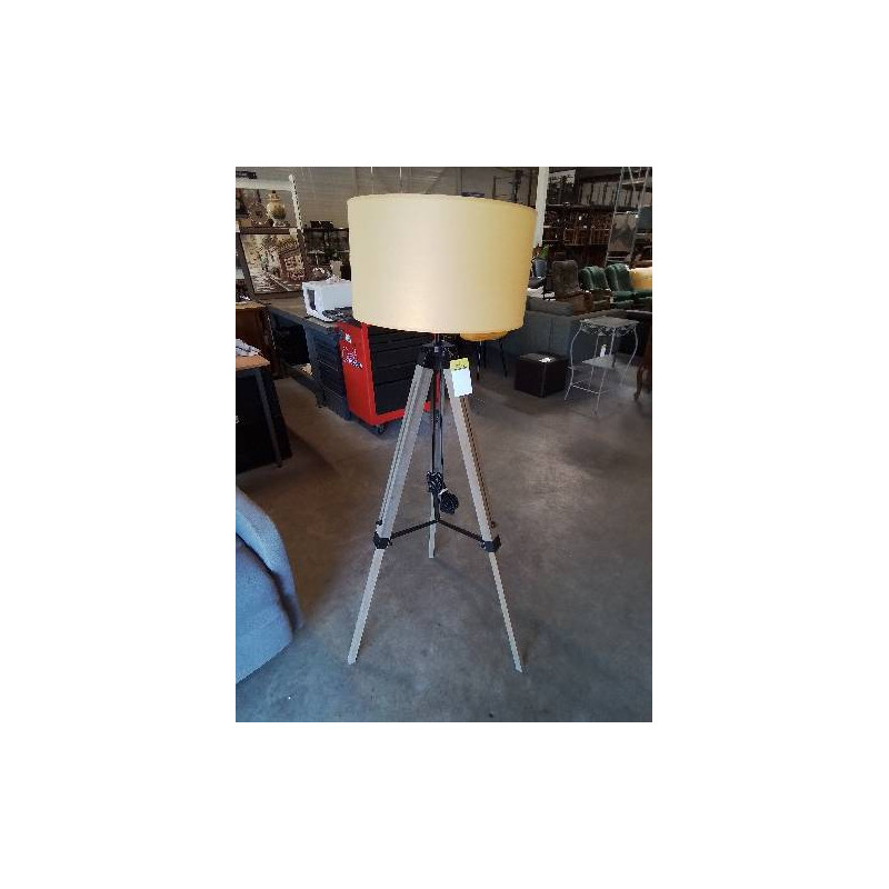 LAMPE TRIPODE BOIS AJ JAUNE 