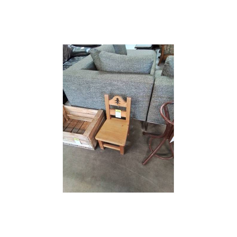 CHAISE ENFANT PIN SCULPTÉ AU SAPIN
