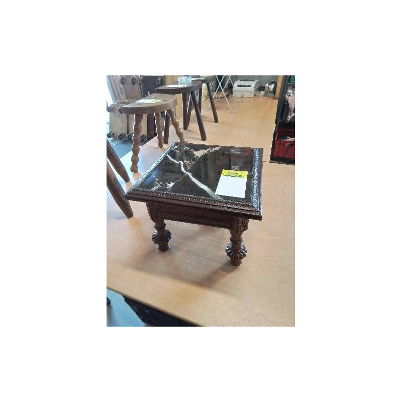 PORTE PLANTE CARRÉ BOIS SCULPTÉ DESSUS MARBRE NOIR