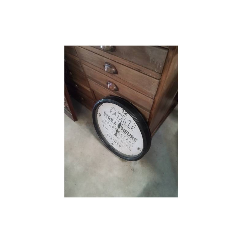 HORLOGE RONDE RÉSINE NOIR LES REGLES DE LA FAMILLE