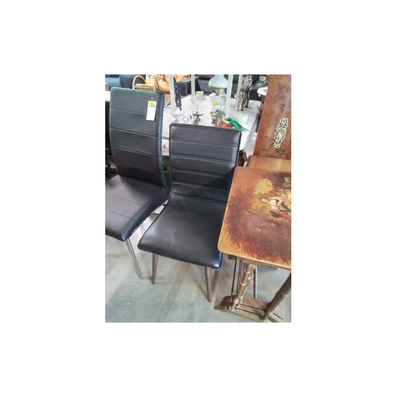 CHAISE PU NOIR PIÈTEMENT BOIS